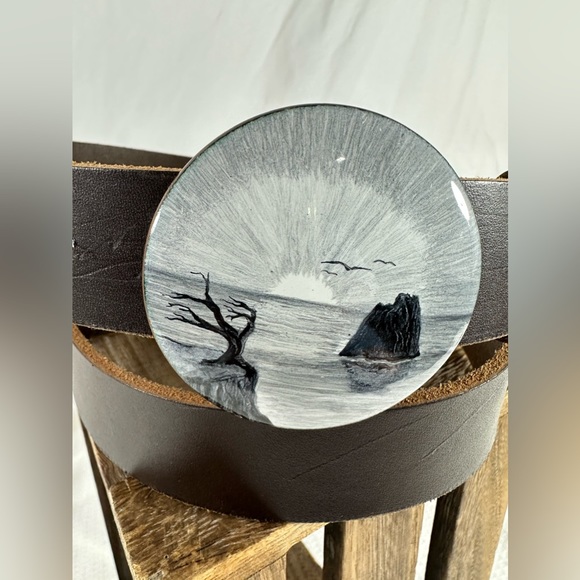 Genuine vintage round enamel belt buckle with tree ocean view leather belt  42 - Picture 4 of 12